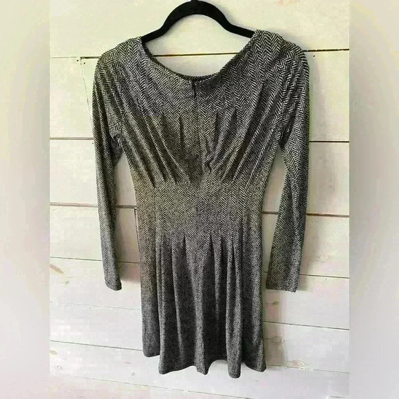 Michael Kors chevron print dress, size xs. - Picture 3 of 5